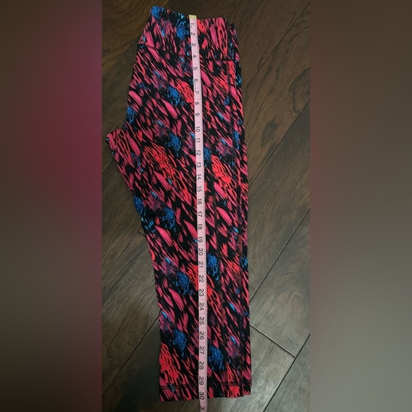 Soma Sport Super Soft Black, Red, Blue Crop Leggings Size Medium. Gently Worn - Picture 3 of 4